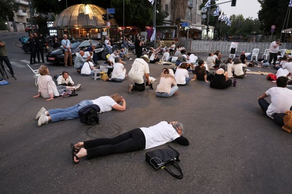 Seeriga oo laga maqlay Israel.jpg